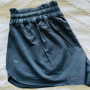 Lululemon Swell chaser shorts - Dark grey